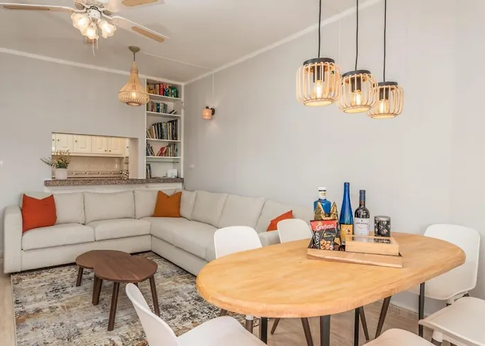 Santa Amalia 아로나